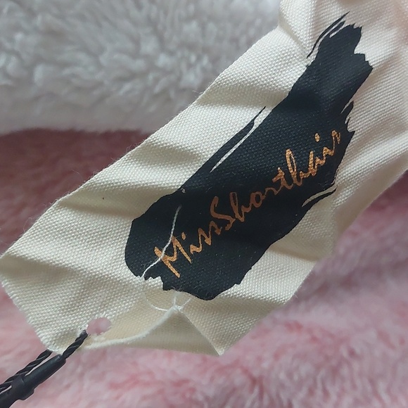 New Pink Medium Robe - Picture 3 of 7